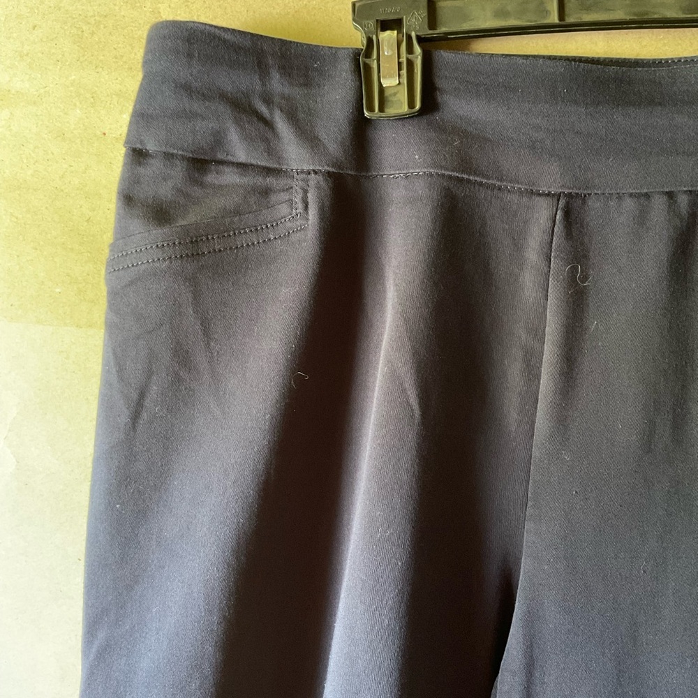 Croft & Barrow Capri Pants. Navy blue. NWT Size 12 - Picture 5 of 6
